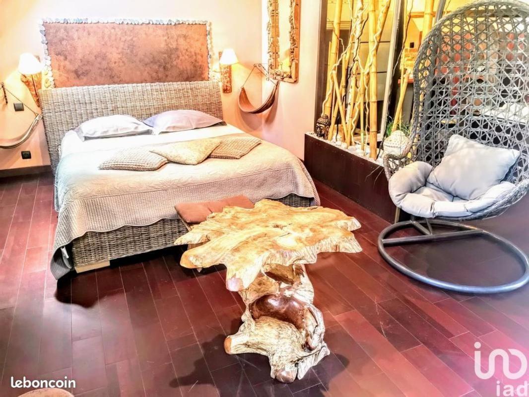 D Hotes ,hotel ,secret D'une Nuit A Vicq Pres De Onnaing,avec Piscine