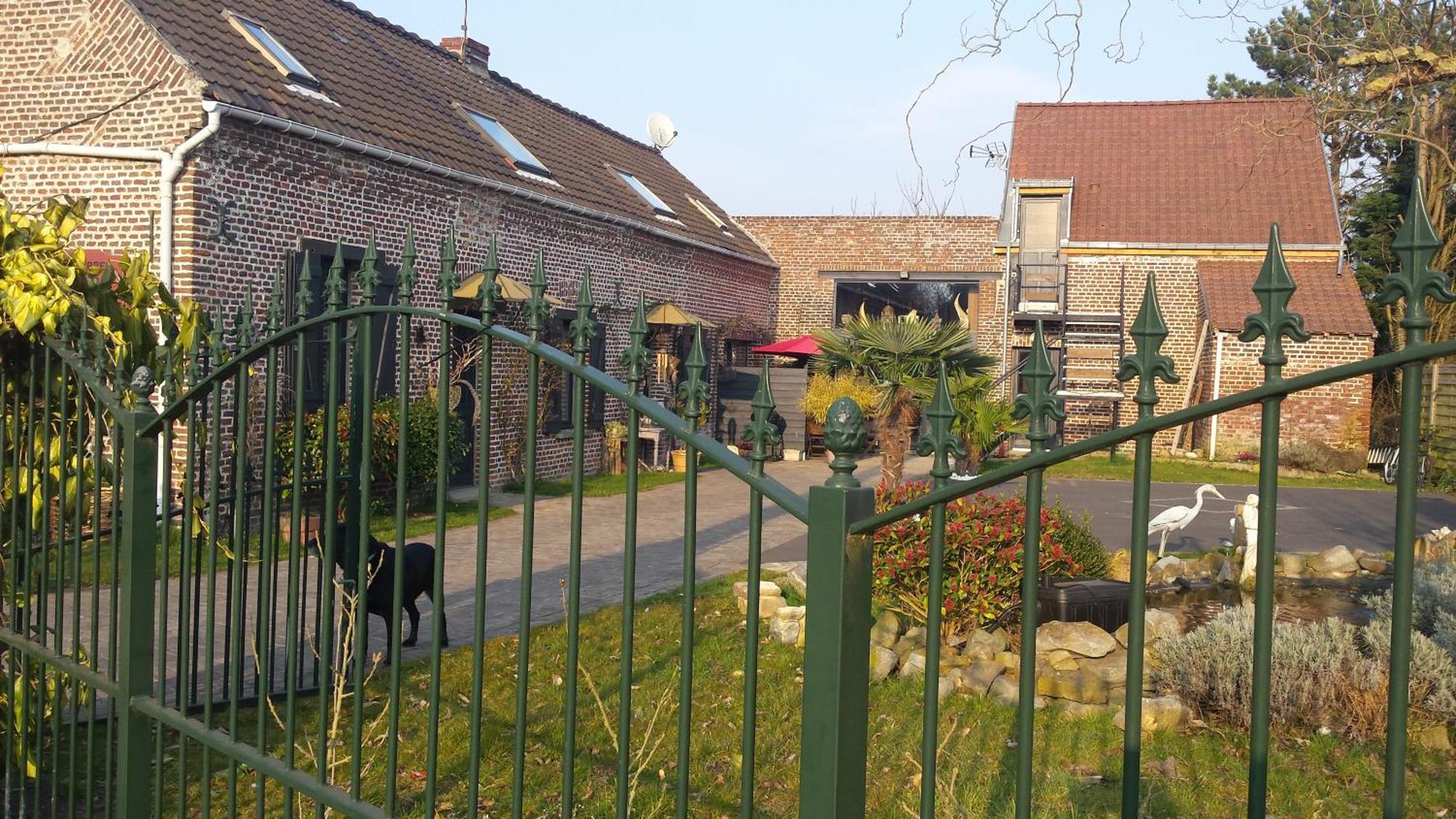 D Hotes ,hotel ,secret D'une Nuit A Vicq Pres De Onnaing,avec Piscine