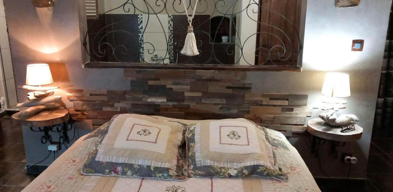 D Hotes ,hotel ,secret D'une Nuit A Vicq Pres De Onnaing,avec Piscine