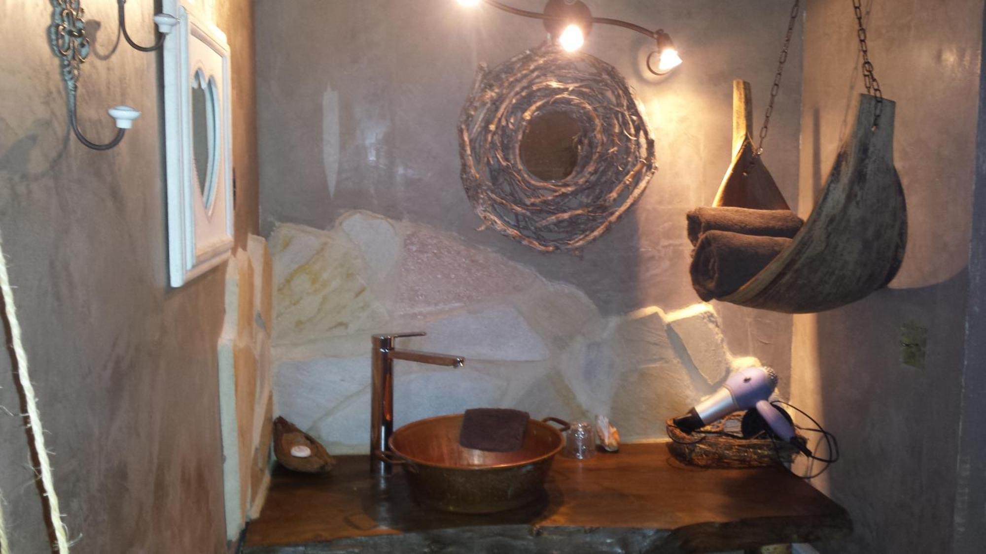 D Hotes ,hotel ,secret D'une Nuit A Vicq Pres De Onnaing,avec Piscine Bed & Breakfast 3*