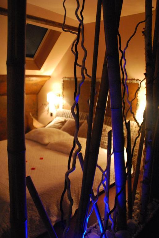 D Hotes ,hotel ,secret D'une Nuit A Pres De Onnaing,avec Piscine Alojamento de Acomodação e Pequeno-almoço