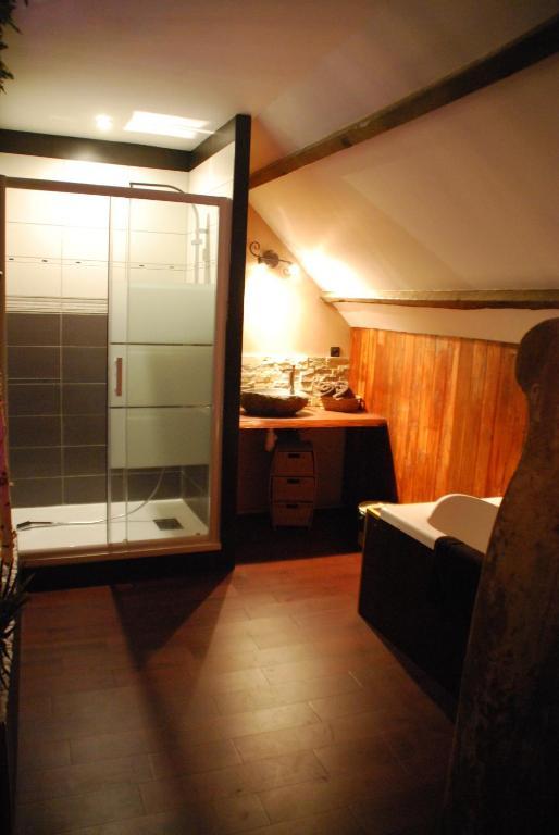 D Hotes ,hotel ,secret D'une Nuit A Vicq Pres De Onnaing,avec Piscine 3*
