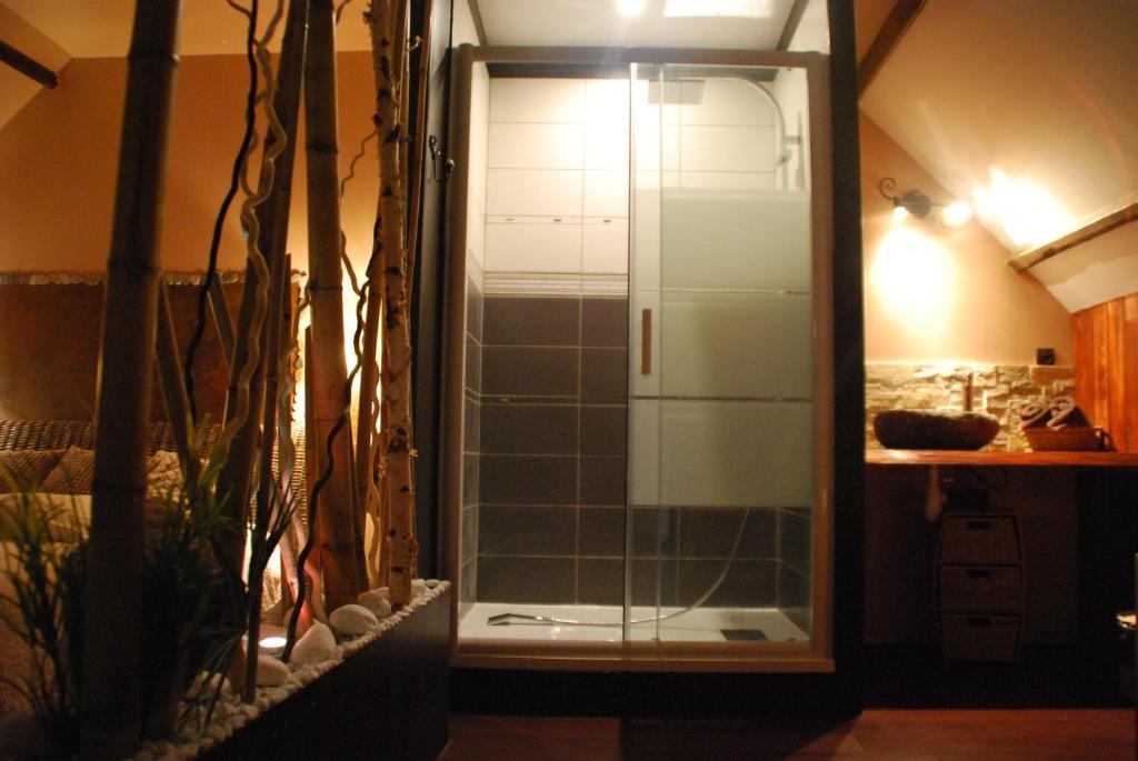 D Hotes ,hotel ,secret D'une Nuit A Pres De Onnaing,avec Piscine Alojamento de Acomodação e Pequeno-almoço 3*